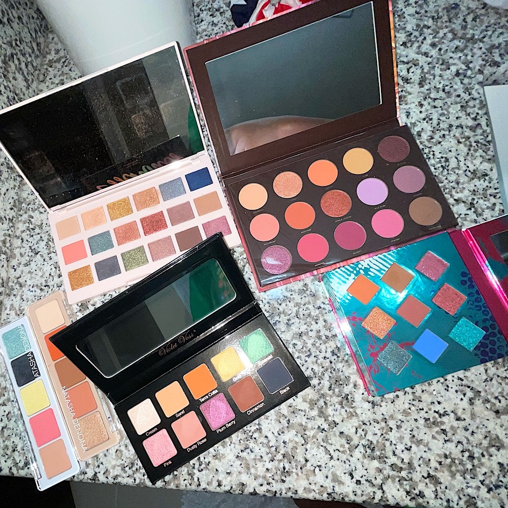 Eyeshadow pallet bundle